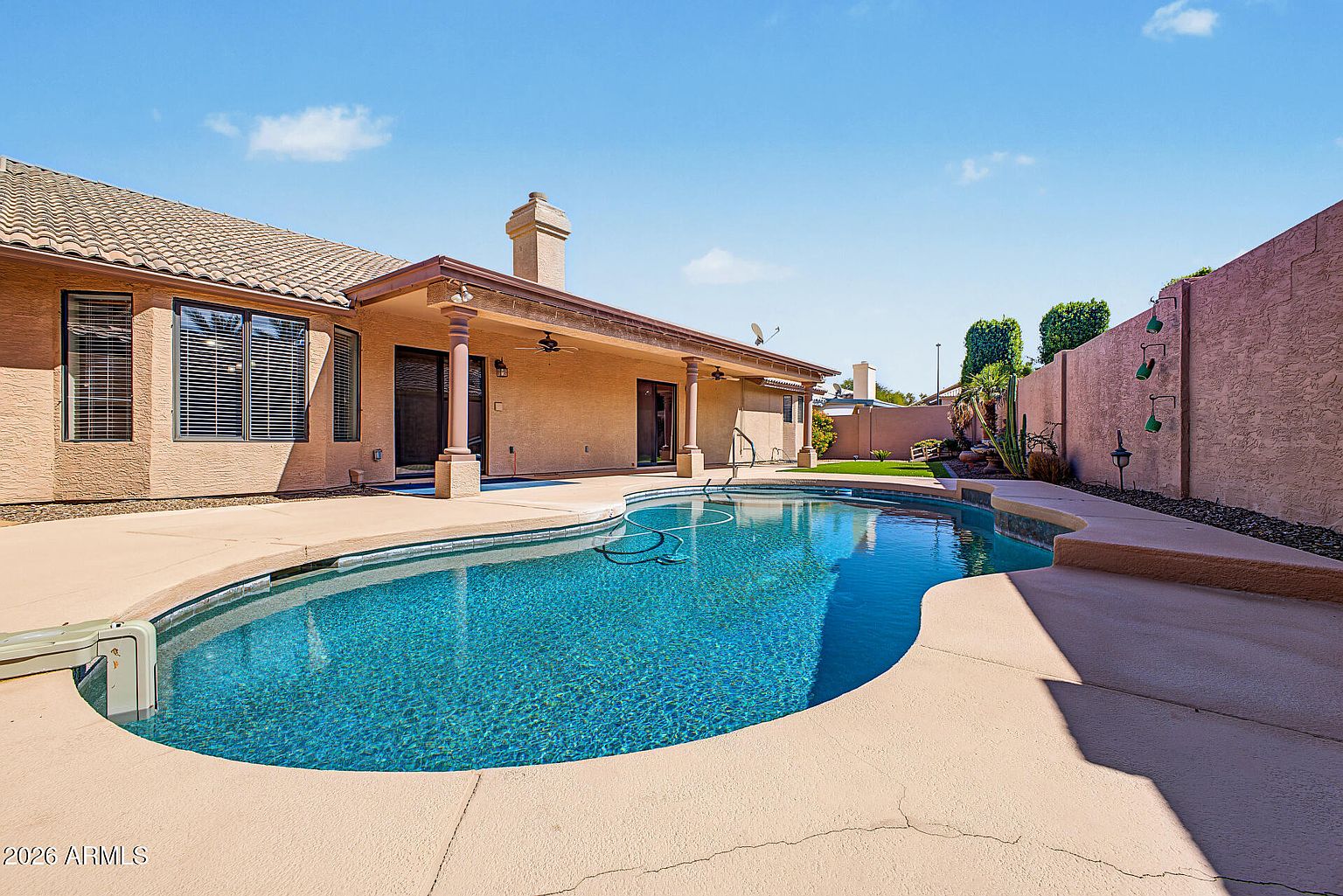 1209 W Royal Palms Ct, photo 2, outside